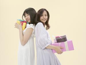 収納性が高いがま口タイプの化粧ポーチ